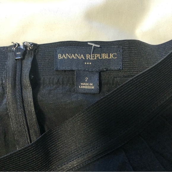 Banana Republic Size 2 Straight Black Skirt with Front Tiers - Picture 4 of 9